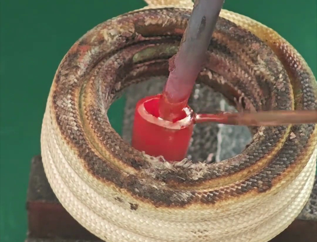 高頻銅管焊接機(jī)對銅管進(jìn)行快速、高效焊接的專業(yè)設(shè)備