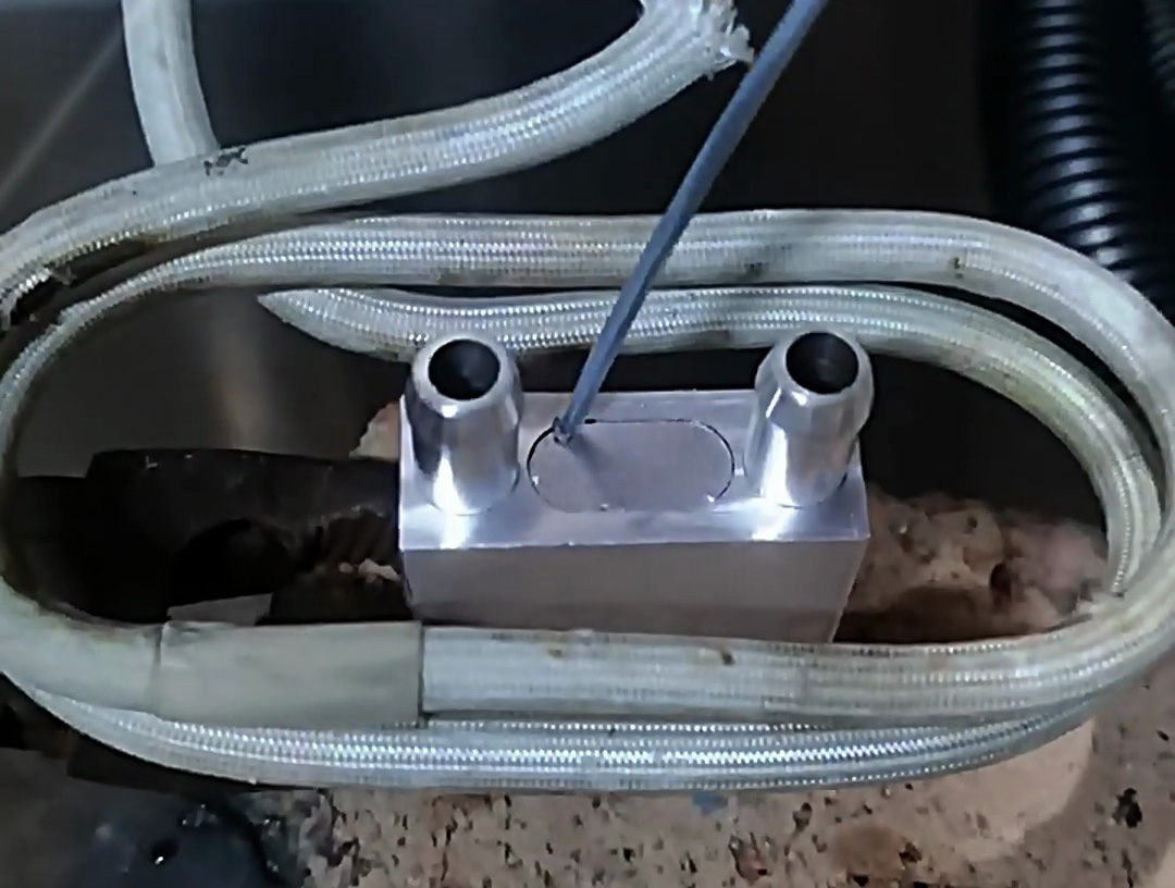 使用高頻焊機(jī)焊接鋁件，那么焊接鋁件就像喝水一樣簡單，簡單到有手就會